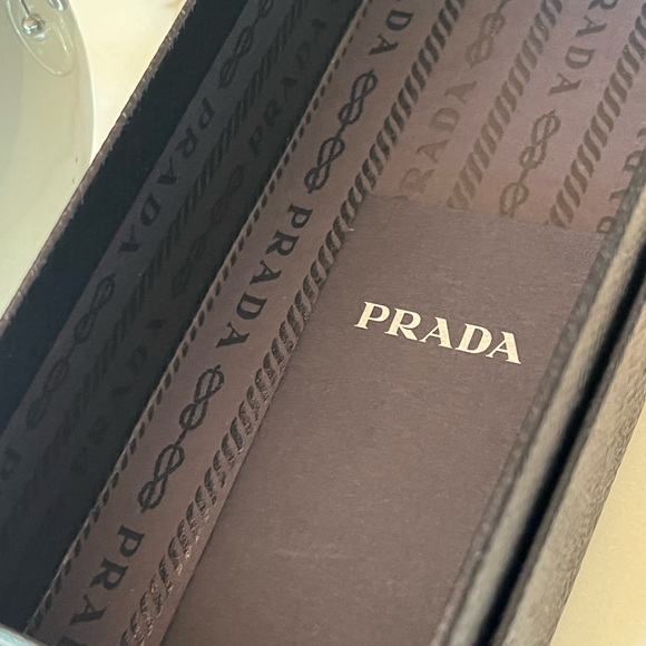Prada sunglasses - Picture 9 of 13